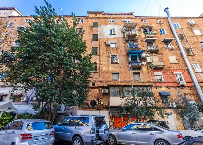 Warm Corner Comfort By Pikhost Τίρανα